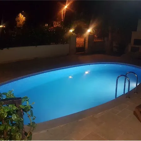 Mountain View Apt 4 *